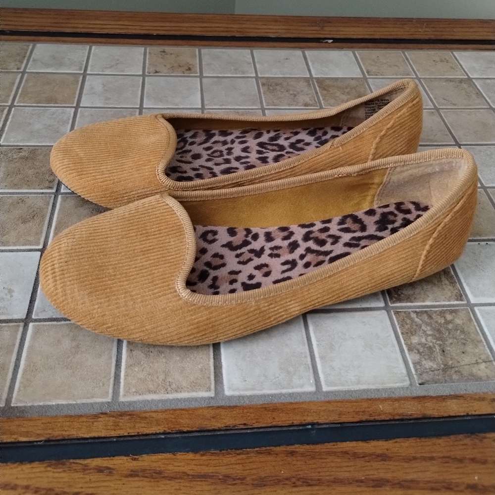 SO Tan Corduroy Flats Size 7.5 NWOT